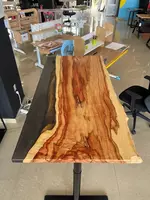 Столешница из клена ясенелистного и эпоксидной смолы