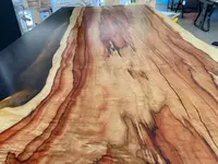 Столешница из клена ясенелистного и эпоксидной смолы - 14 500 000 сум