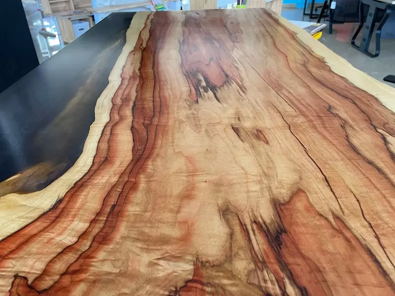 Столешница из клена ясенелистного и эпоксидной смолы - 14 500 000 сум