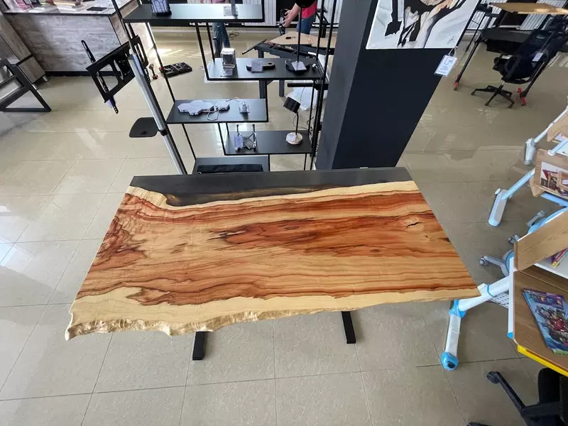 Столешница из клена ясенелистного и эпоксидной смолы Только в розницу