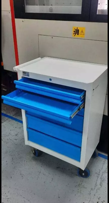 Шкаф металлический для инструментов