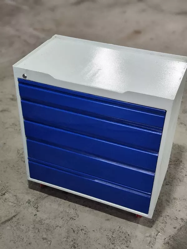 Шкаф металлический для инструментов - по запросу