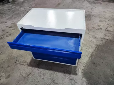 Шкаф металлический для инструментов Только в розницу