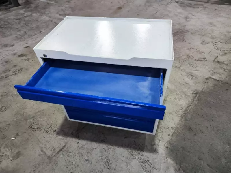 Шкаф металлический для инструментов Только в розницу