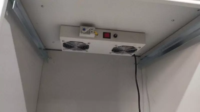 Sovutgichli server shkafi Chakana savdo