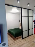 Oynali suriladigan eshiklar Oynali to‘siqlar Loft eshiklar