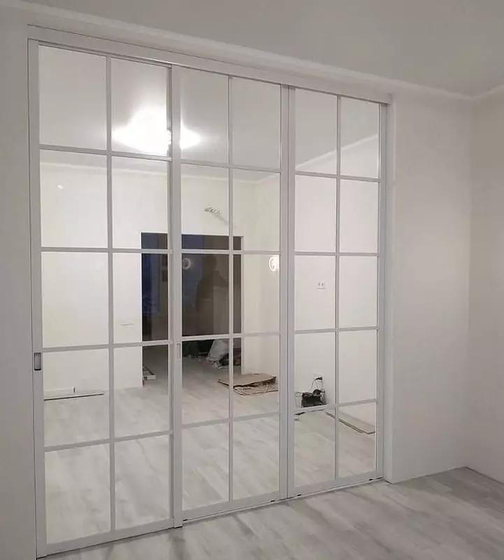 Раздвижные стеклянные двери элегантность в интерьере и экстерьере.