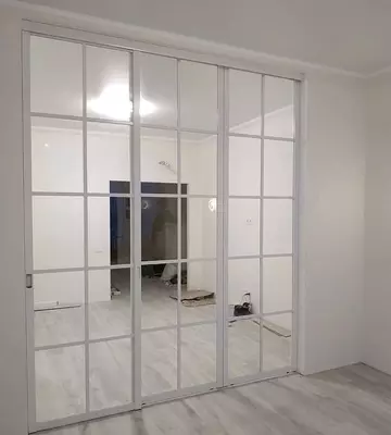 Surilma oynali eshiklar interer va ekstererdagi nafislik.