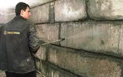 Beton bloklardan yasalgan bo'g'inlar, yoriqlar, konstruktsiyalarni, kommunikatsiyalarni kiritish joylarini gidroizolyatsiya qilish;