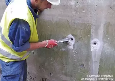 Penetron materiallari bilan qolipni demontaj qilishdan teshikni gidroizolyatsiya qilish