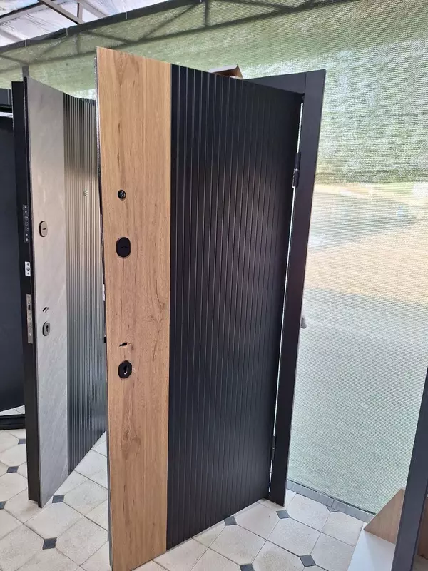 Дверь метал. Дуб Вертикаль Нео 7 см Модель- 66