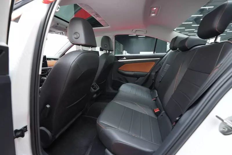 Volkswagen Bora 1.2Т - Легковые автомобили