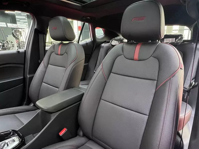 OOO "Control Auto" - Продается новый "Chevrolet Seeker" RS 1.5T "Bee mang"