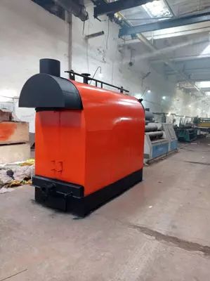 Qattiq yoqilg'i sanoat qozoni