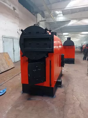 Qattiq yoqilg'i sanoat qozoni