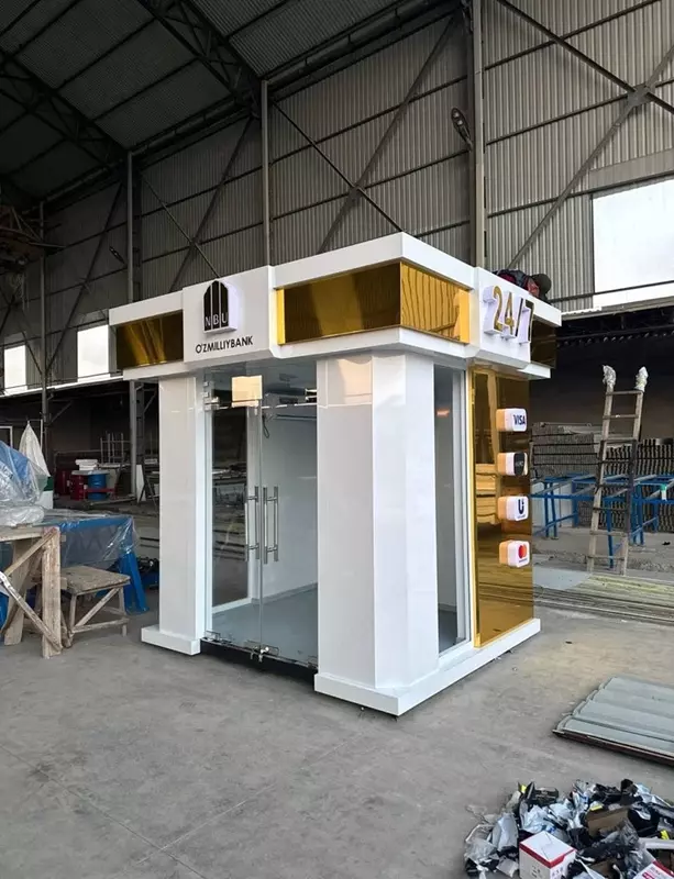 Red ROOF tomonidan metall bankomat kabinasi Art 05