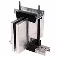 Шинодержатель МК 100708 (Однополюсный с изолятором 75-10-2) - по запросу