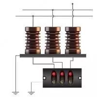 IP68 (В комплекте 3 изолятора с ёмкастными делителями + 1 индикатор напряжения)