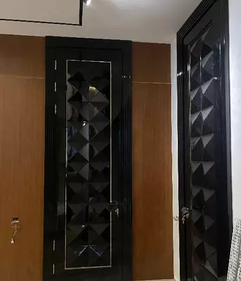 Уличная дверь