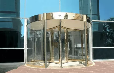 Автоматические и ручные карусельные двери от GEZE (Германия) OOO "BEST DECISION"