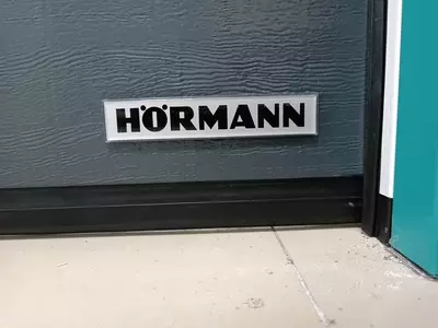 Гаражные секционные ворота Hörmann OOO "BEST DECISION"