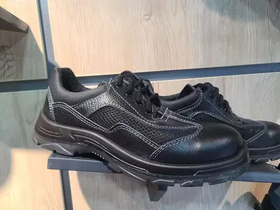 Цена по запросу спецобувь для итр составов