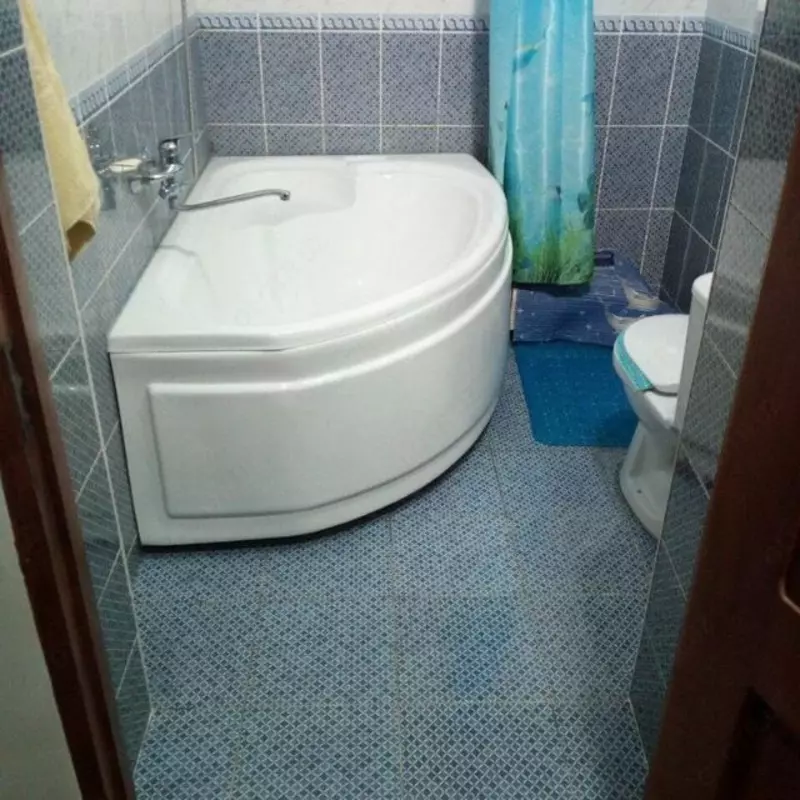 Стеклопластиковая ванна 120*120 угловая