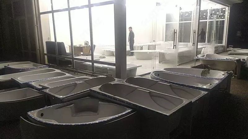 {0} so'mdan Fiberglasdan vanna 110*110 burchakli