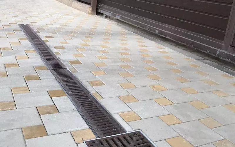 РЕШЕТКА ЧУГУННАЯ BASIC СНЕЖИНКА К ДОЖДЕПРИЕМНИКУ 300X300 КЛ. А15 Только в розницу