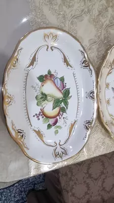 Красивое большое фарфоровое блюдо