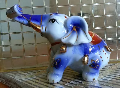 Фарфоровые статуэтки семья слонов новые качественные 4шт семейка качественный фарфор 4шт Только в розницу