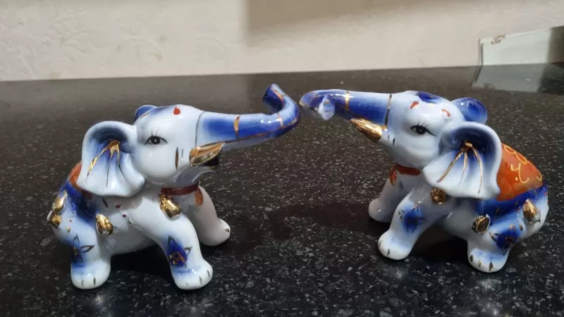 Фарфоровые статуэтки семья слонов новые качественные 4шт семейка качественный фарфор 4шт Статуэтки