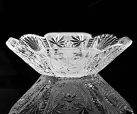 Ваза для фруктов с рельефным краем