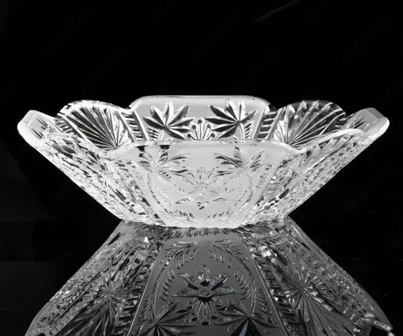 Ваза для фруктов с рельефным краем