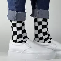 Носки в черно белую клетку