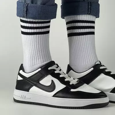 Носки с черными полосками