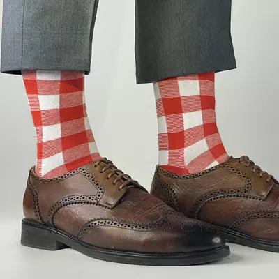 Носки с красных квадратов