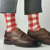 Носки с красных квадратов