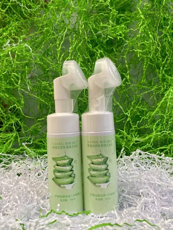 Yuzni tozalovchi makiyajni oluvchi ko'pik (umivalka)