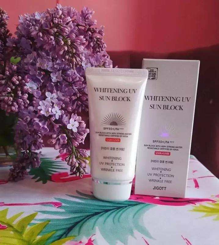 Солнцезащитный осветляющий крем Jigott Whitening UV Sun Block SPF 50, 70 мл.