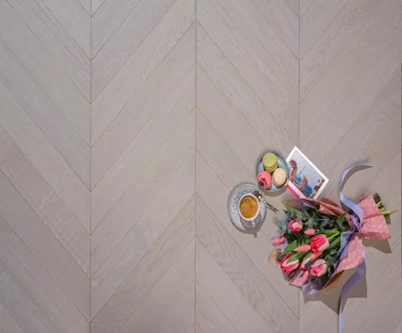 Coswick uch qavatli parket taxtasi kulrang Peyn