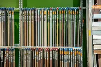 Pol uchun plintuslar va ostonalar