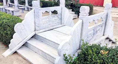 Мраморная плита для ограждений с узорами