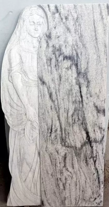 Piyoda bilan yodgorlik - {0} so'mdan