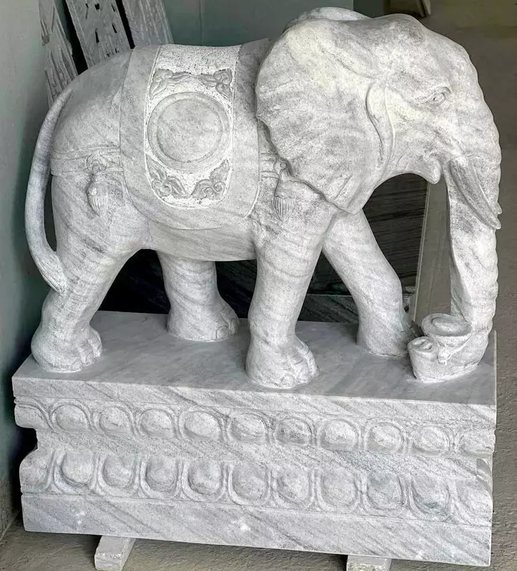 Животные из мрамора