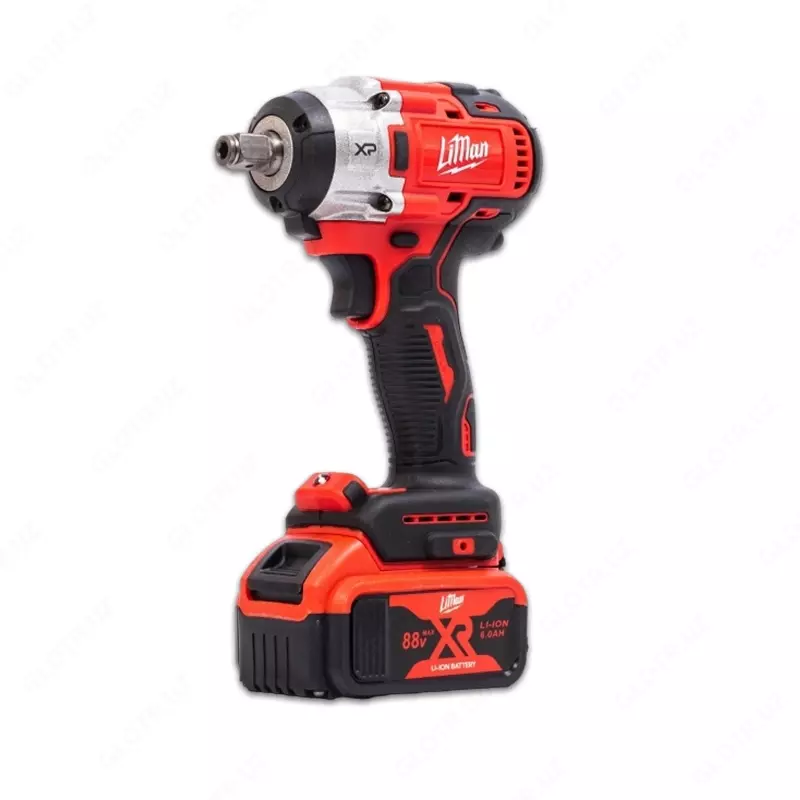 включающий угловую шлифовальную машину и гайковерт-ударник.