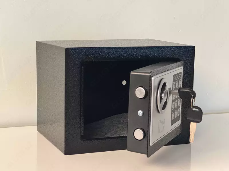  Classmark mehmonxona seyf 17x23x17 sm - elektron kod va kalit  mebelga o‘rnatish uchun mo‘ljallangan - 
