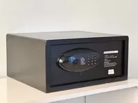  Mehmonxona seyf No42EB  20x42x37 sm  9 4 kg - elektron kod va o‘rnatilgan kalit Chakana savdo