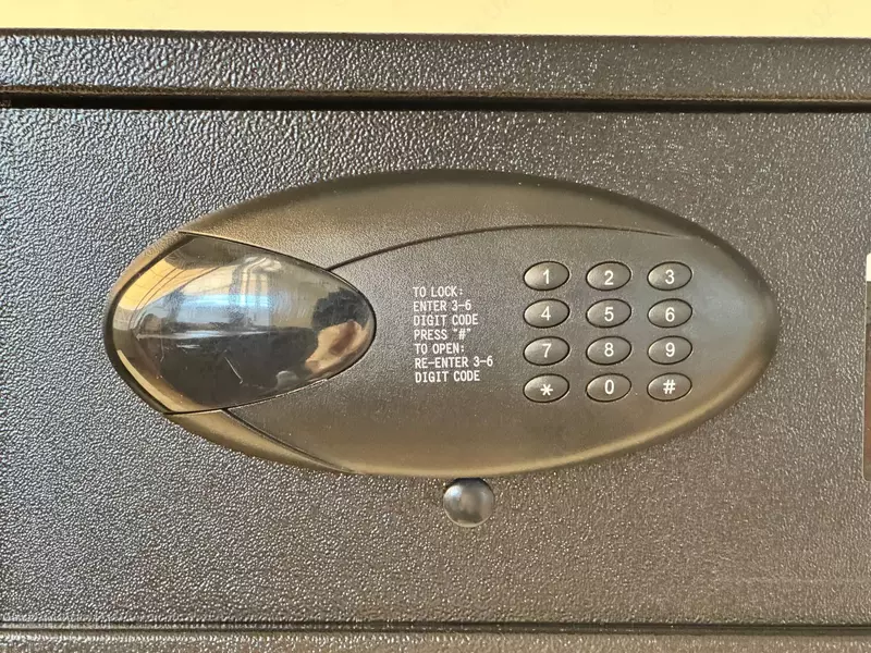  Mehmonxona seyf No42EB  20x42x37 sm  9 4 kg - elektron kod va o‘rnatilgan kalit Ambar Distributors