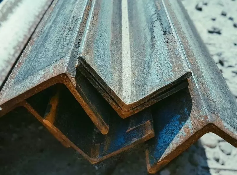  Стальной равнополочный уголок 75 х 75 х 5 мм  ст. 3СП-5 (Россия) - 